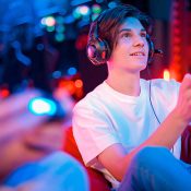 É Possível Fazer Amigos Jogando Online?